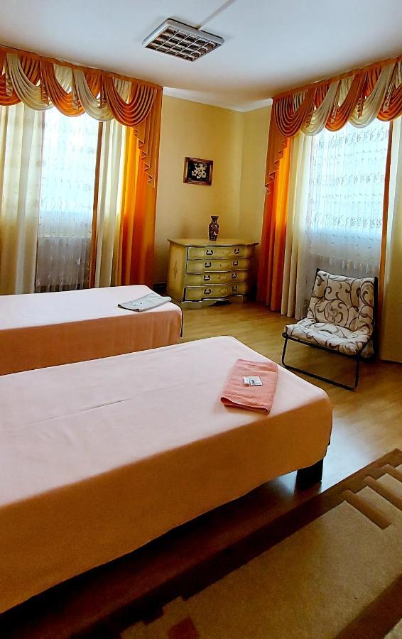 Hotel Bb Student Хуст Екстер'єр фото